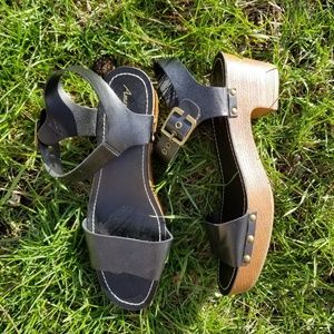 American Eagle Clog Style Sandals